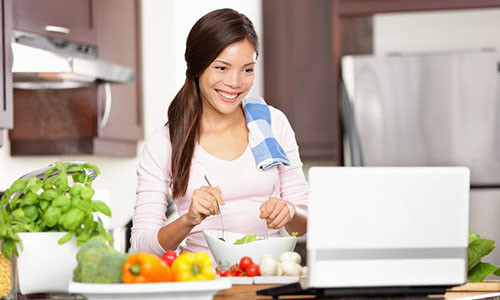 Người dụng lựa chọn giao đồ ăn tận nhà