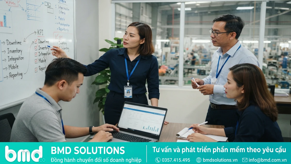 Nhóm quản lý nhà máy họp đánh giá và lựa chọn phần mềm CMMS với checklist trên bảng – tiêu chí chọn phần mềm CMMS phù hợp cho nhà máy